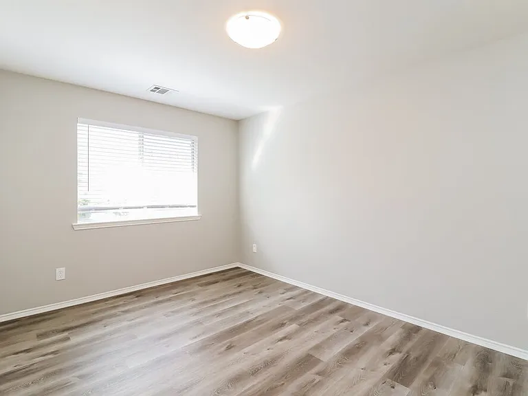2904 Bourbon St — Photo 14