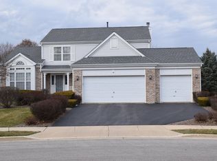 15 N London Ct, South Elgin, IL 60177