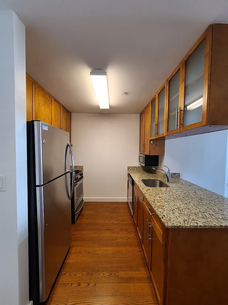 Studio, 600 sqft, $2,700 — Photo 3