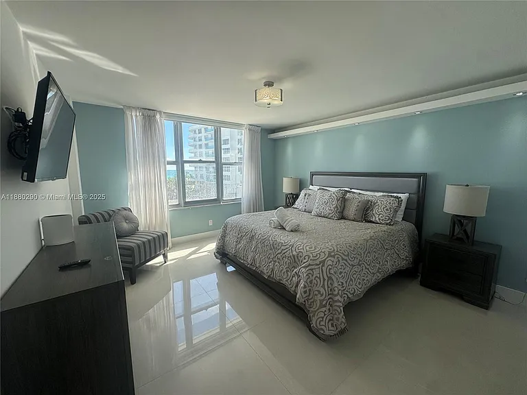 5161 Collins Ave #514 — Photo 12