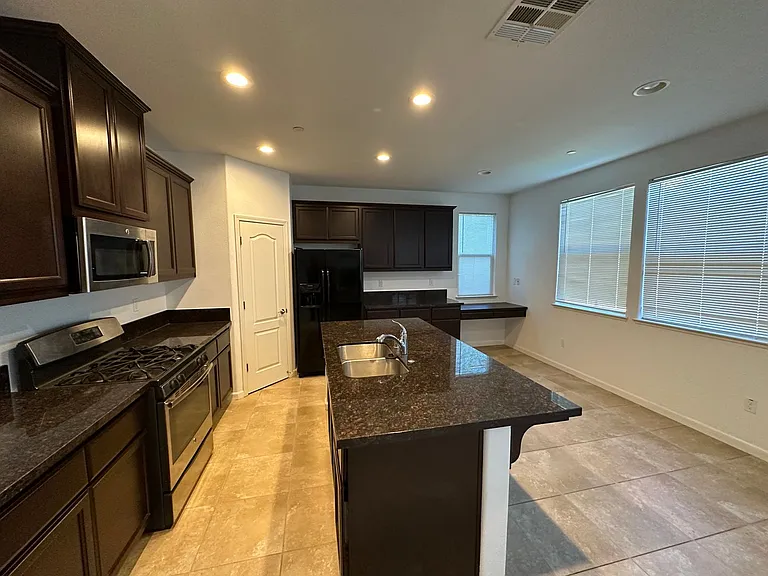 1858 Sierra Rd — Photo 5