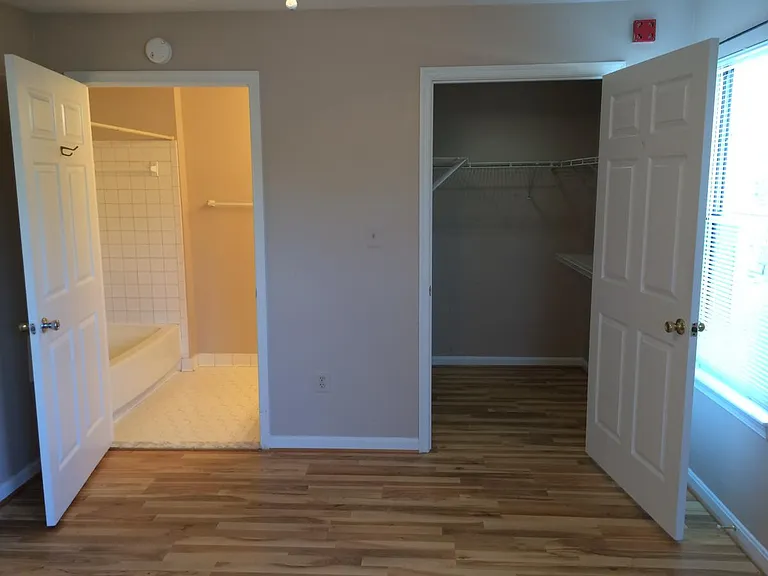 933 Hillside Lake Ter #109 — Photo 7