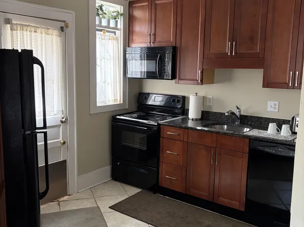 210 N 17th St W APT 18, Bradenton, FL 34205