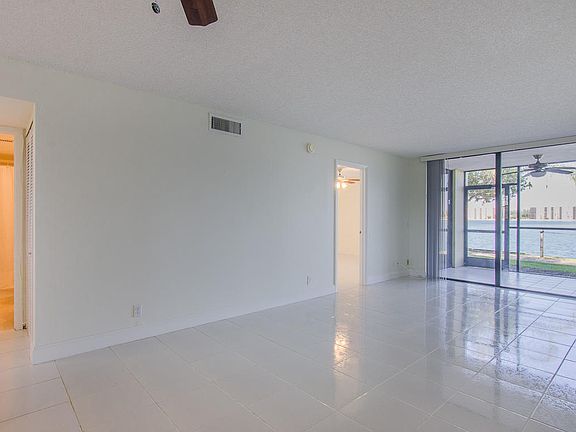 4th image of 113 Lake Emerald Dr APT 107
