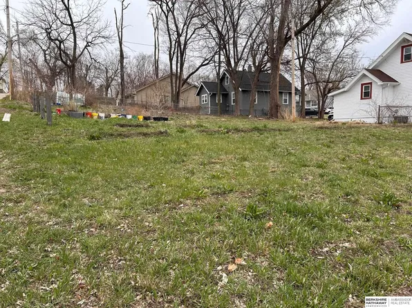 1807 N 35th St, Omaha, NE 68111