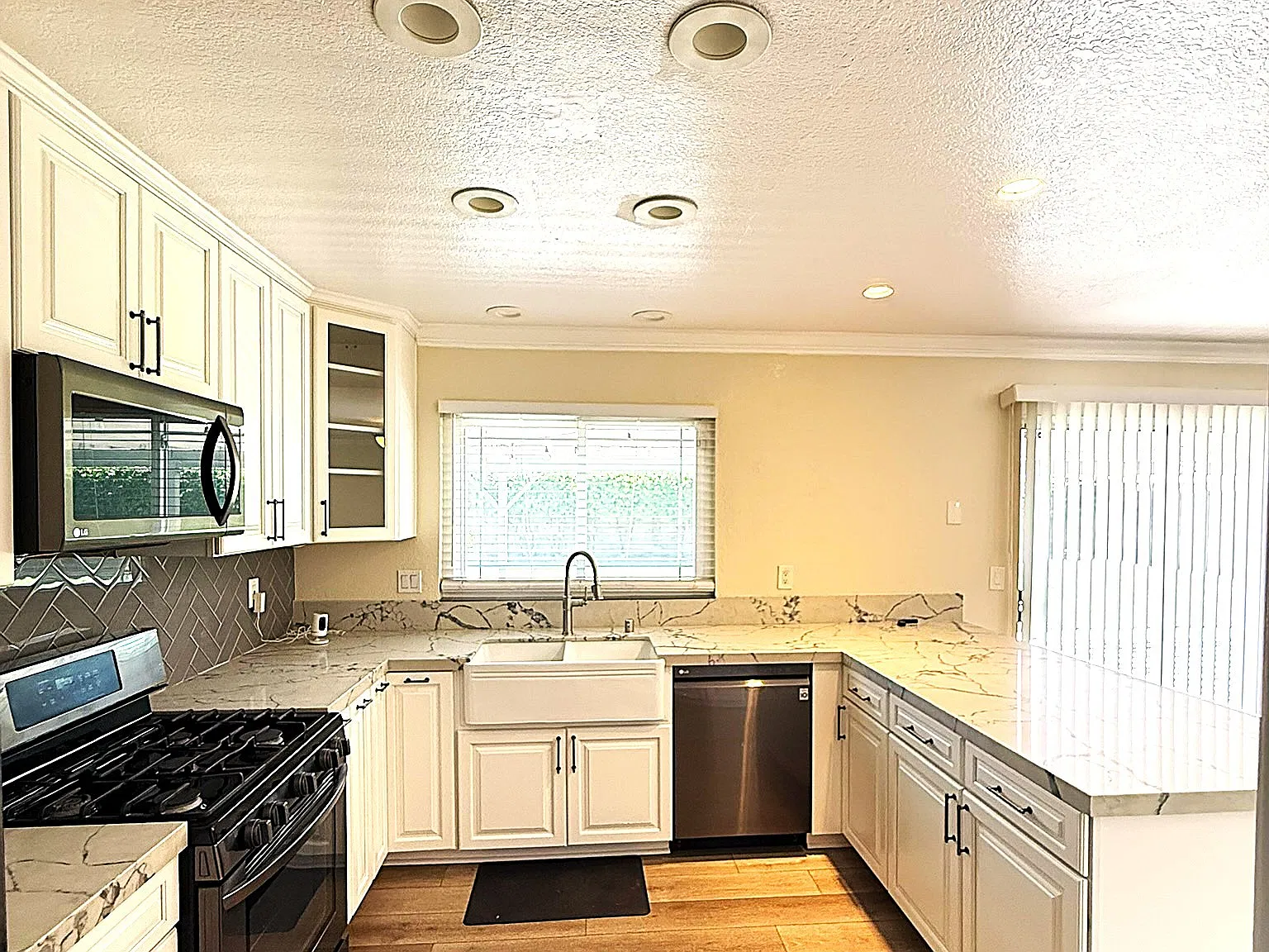 3 bed, 1263 sqft, $2,800 — Photo 1