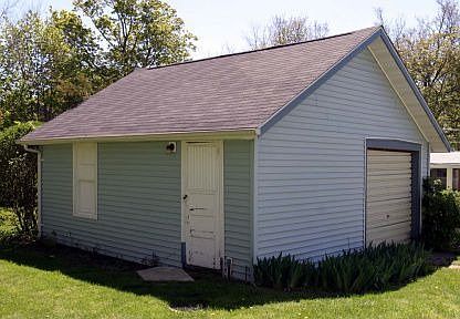 Detached Barn/Garage