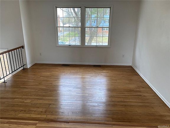 3rd image of 1823 Leslie Ln