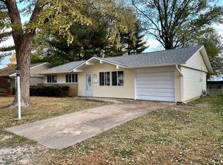 14 Winston Rd, Chatham, IL 62629