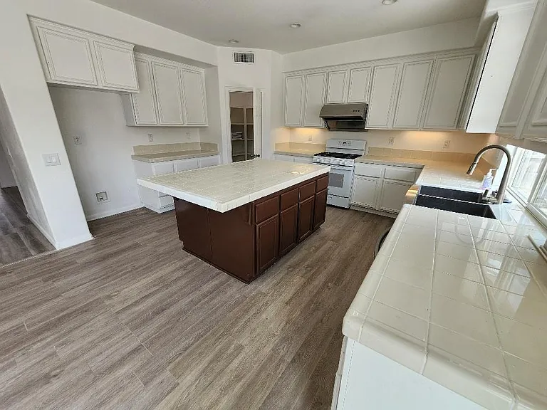 593 Hyacinth Rd — Photo 7