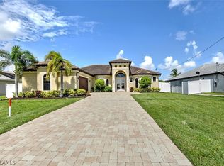2205 SE 17th Place Cpe, Coral, FL 33990
