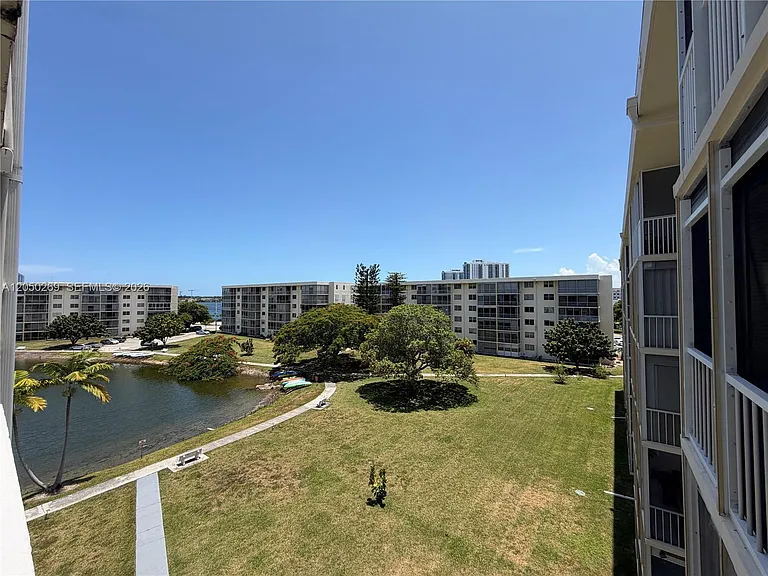 2851 Leonard Dr #J511 — Photo 3