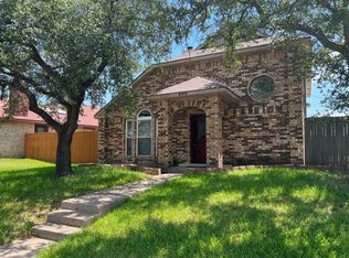 900 Old Barn Ln, Mesquite, TX 75149