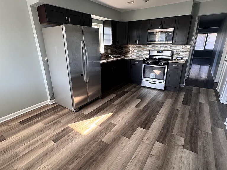 S 16th Ave — Photo 9