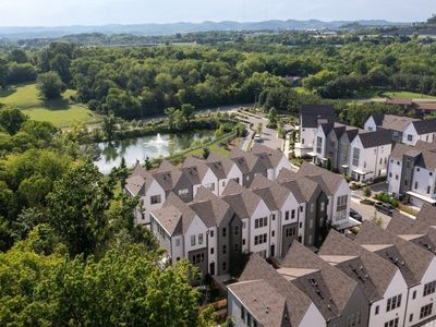 325 E Village Ln, Nashville, TN, 37216