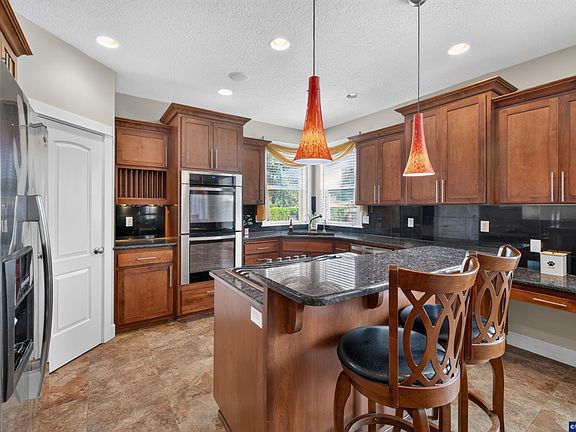 4th image of 2274 Summerview Dr