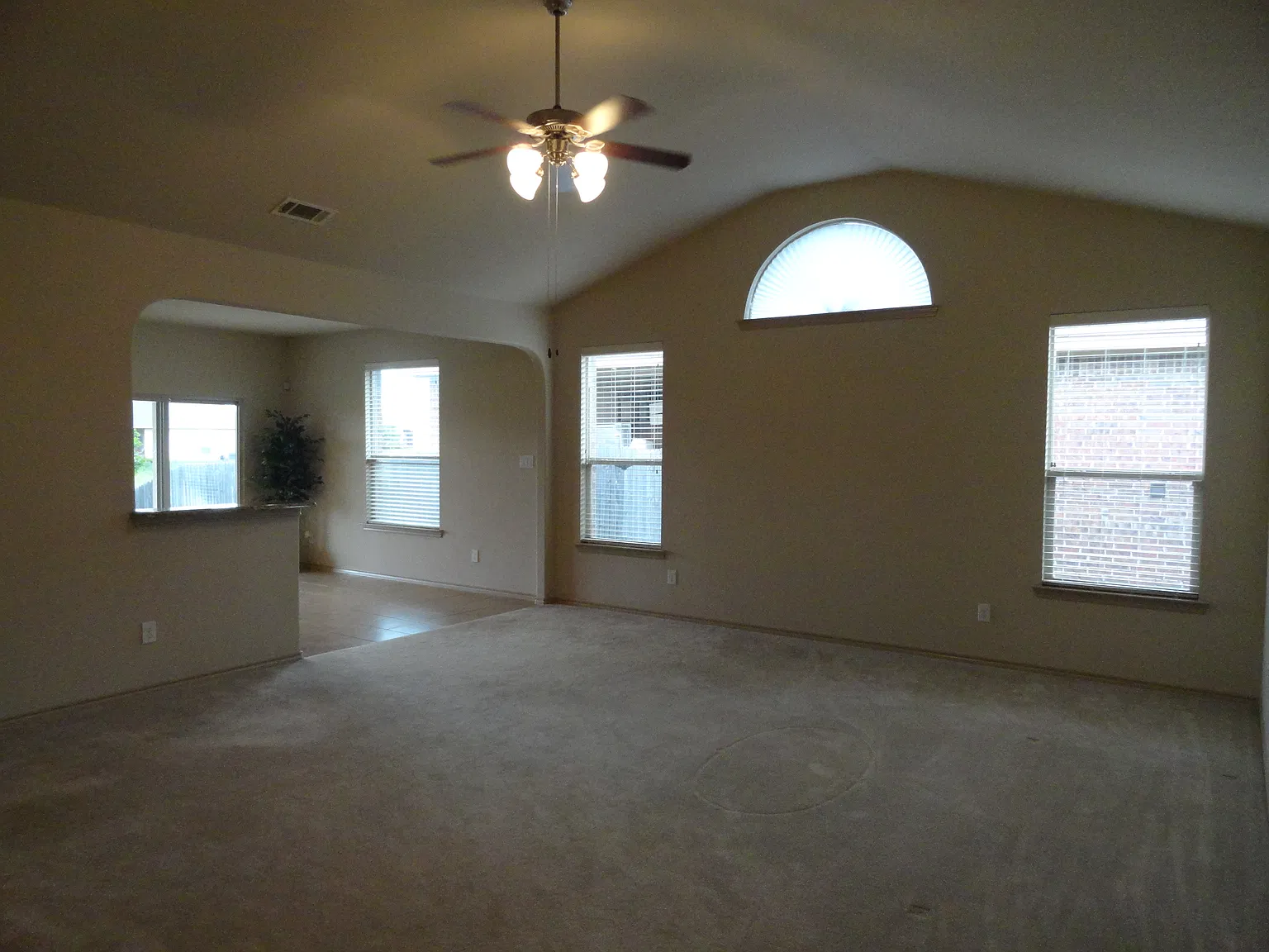 3 bed, 1801 sqft, $2,150 — Photo 4