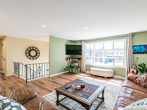 3rd image of 134 Terrytown Heights Dr
