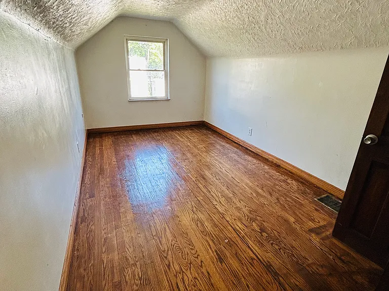 1340 Manss Ave — Photo 10