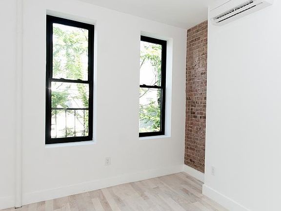 4th image of 319 Menahan St #2RHONDA