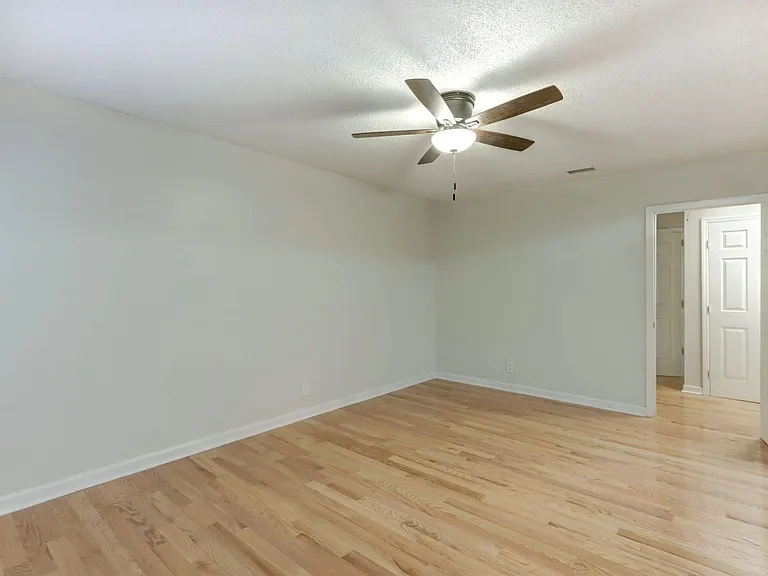 1210 E 54th St Duplex — Photo 15