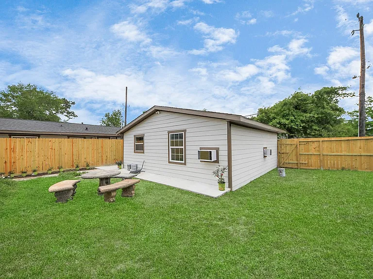 5903 Belneath St #B — Photo 12