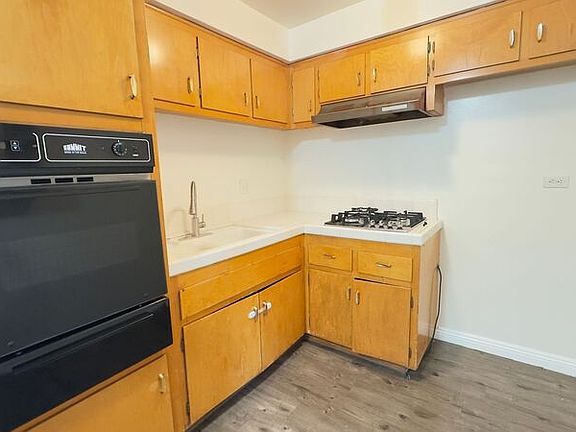 5th image of 325 N Glendora Ave Unit 3