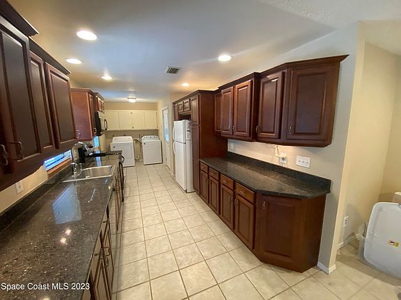 3rd image of 1146 Indian River Ave