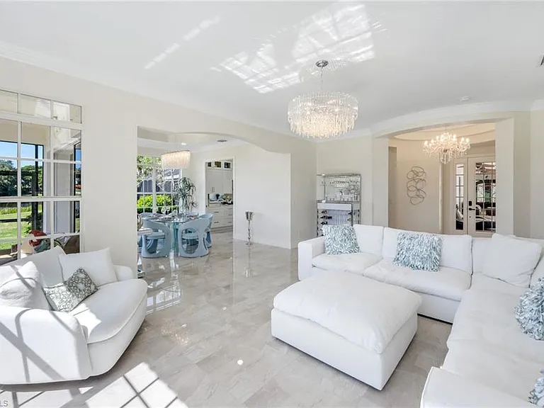 22660 Fairlawn Ct — Photo 13