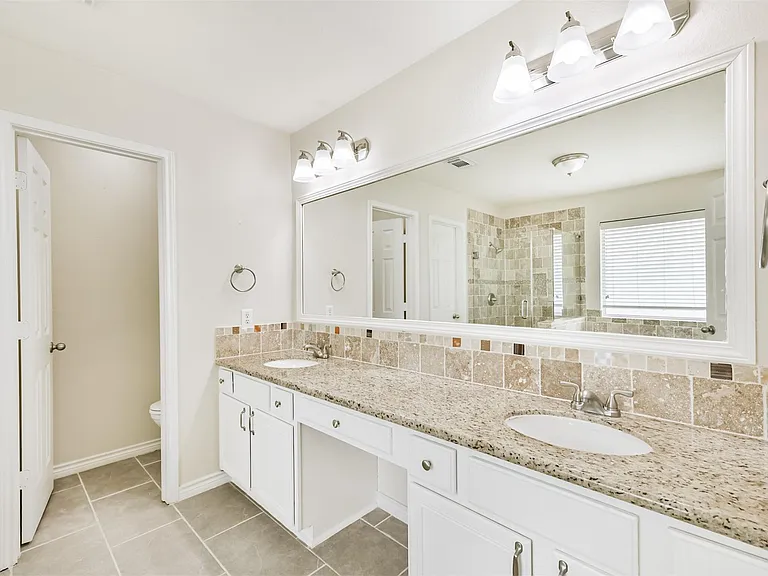 2401 Woody Rd — Photo 17