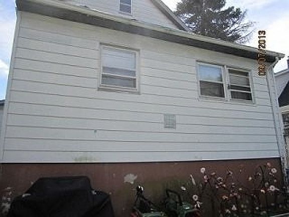 4th image of 83 Sherwood Ave