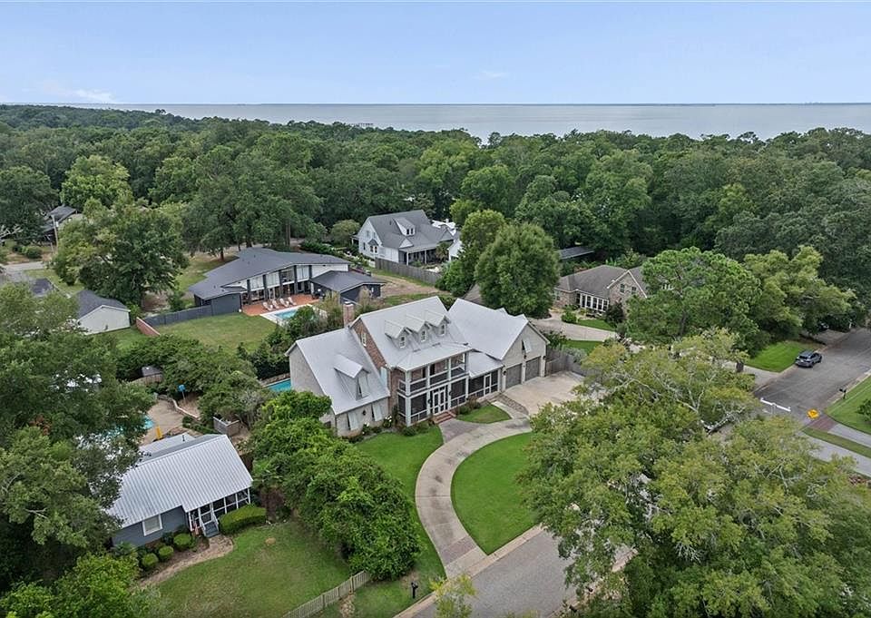 1st image of 300 Perdido Ave