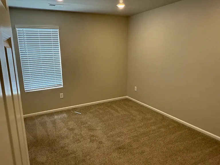 745 N Tempe St — Photo 9
