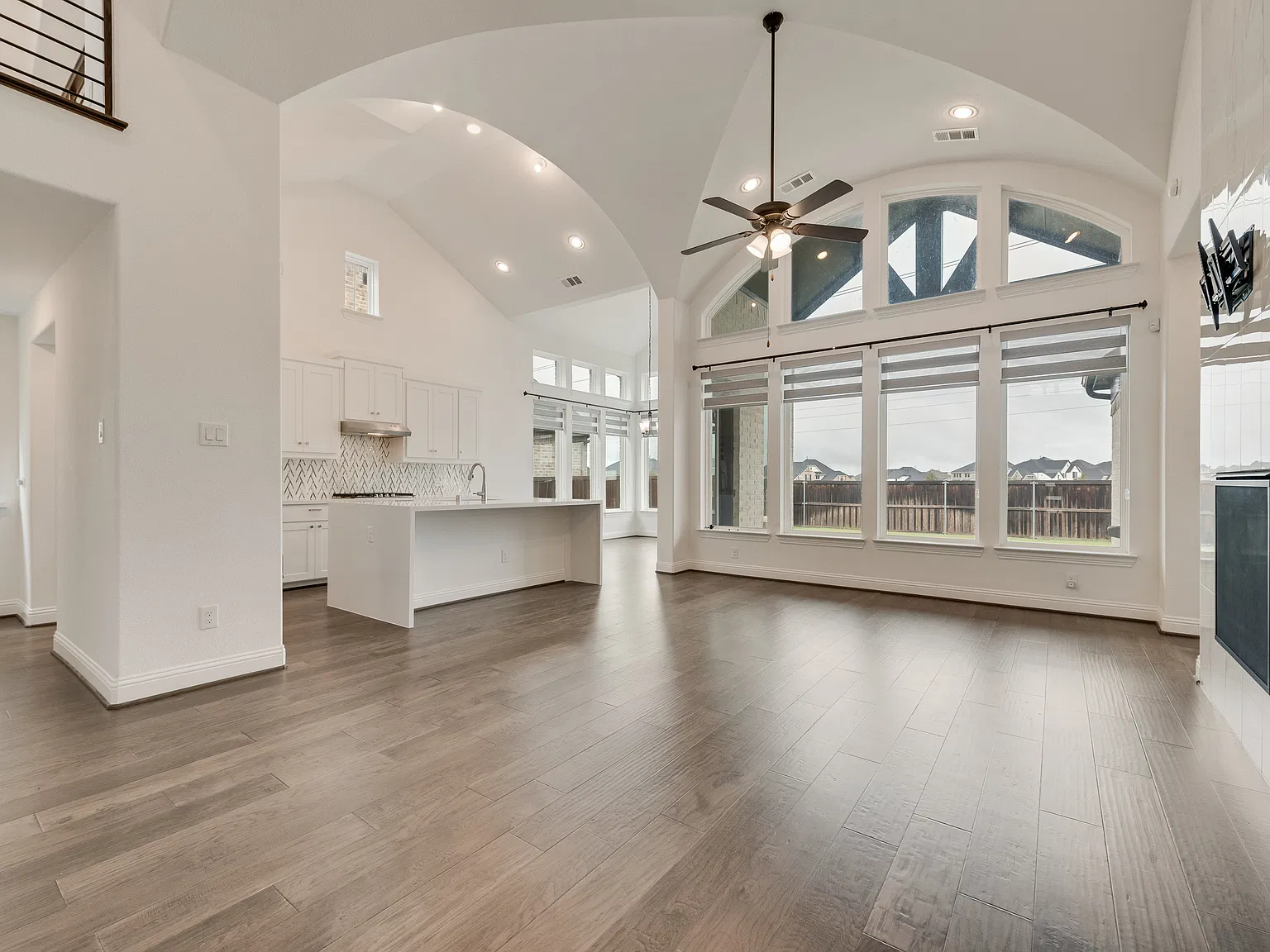 6 bed, 3071 sqft, $3,700 — Photo 4