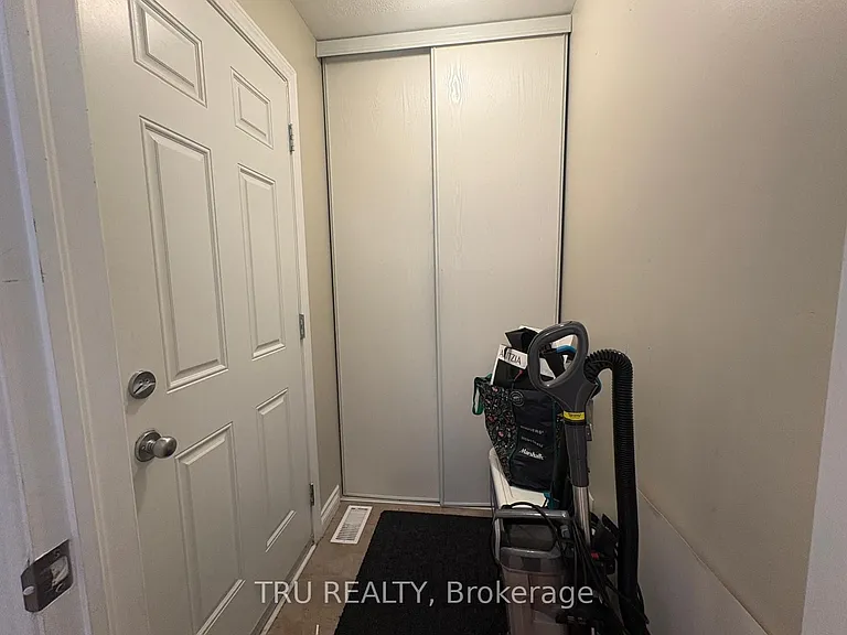 684 Beatrice Dr — Photo 40