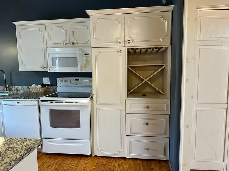 1202 Main St — Photo 12