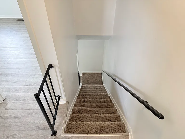 Jersey Ridge Apartments — Photo 1