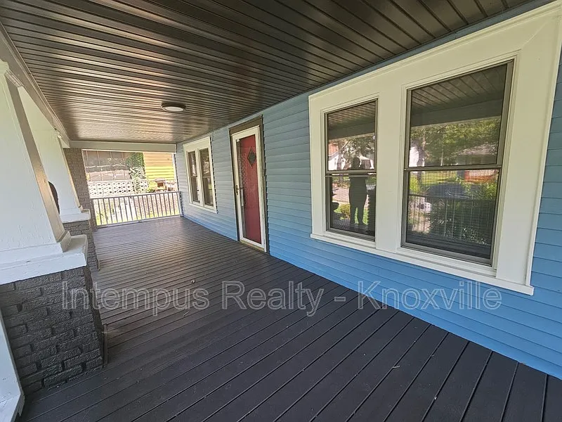 6 bed, 3.0 bath, 1636 sqft, $2,500 — Photo 2