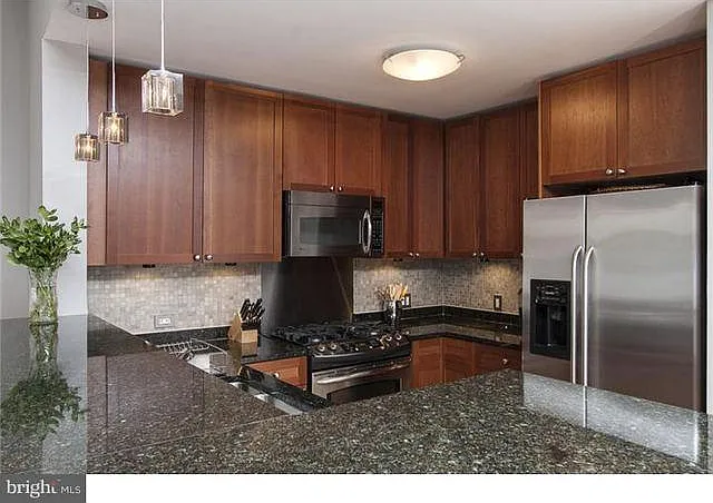 1900 Hamilton St #509 — Photo 3