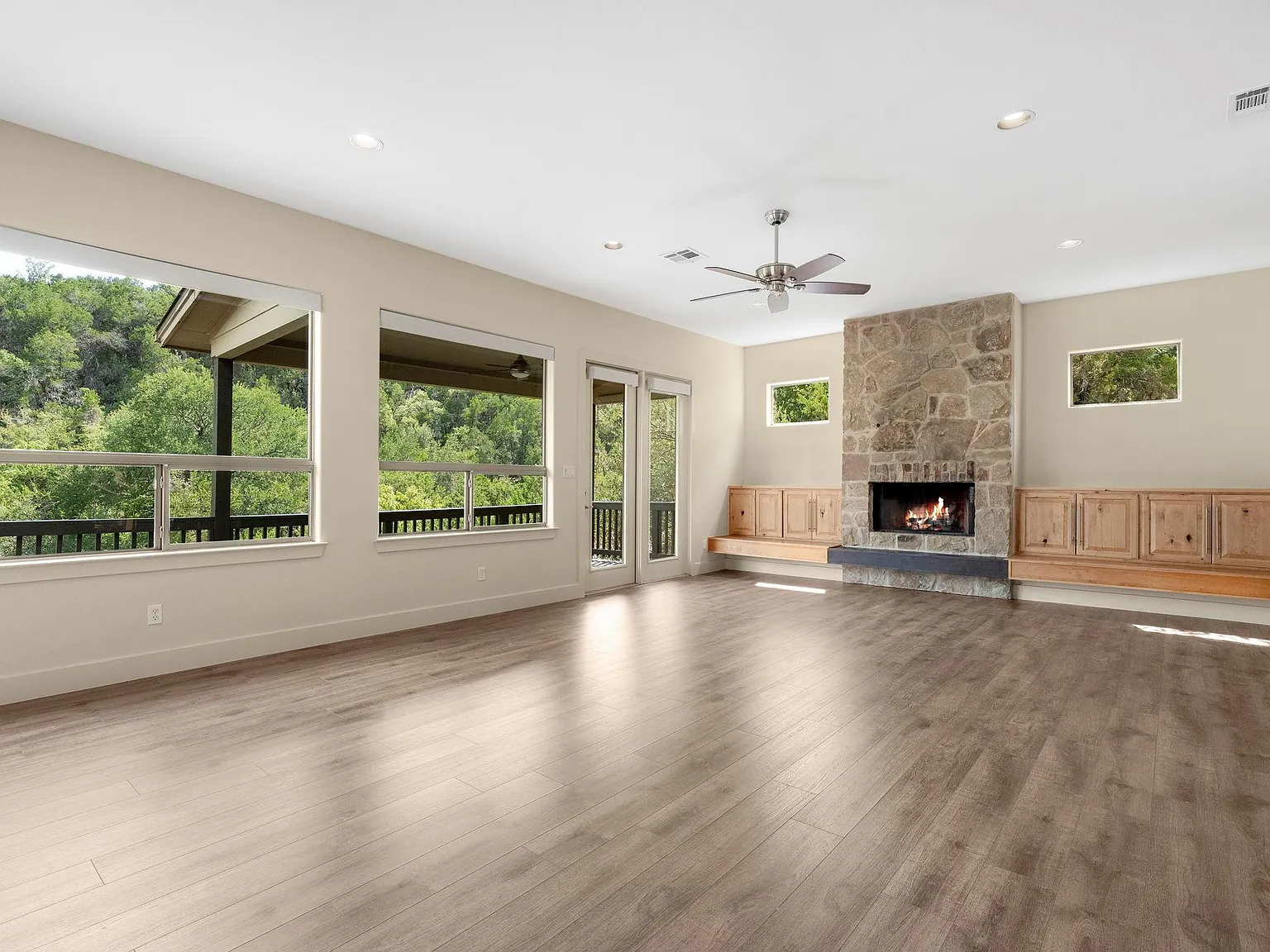 3 bed, 2.5 bath, 2360 sqft, $3,000 — Photo 3