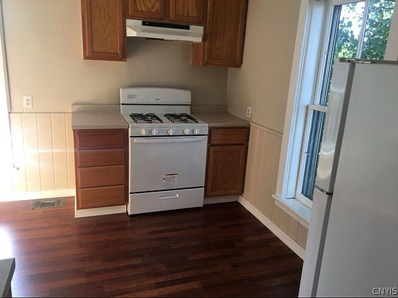 4th image of 914 State St #3