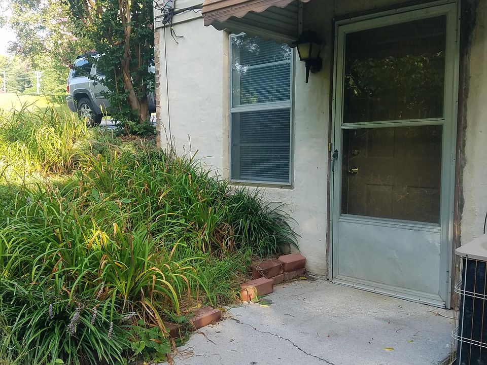 1st image of 1932 Dutch Valley Dr APT 5