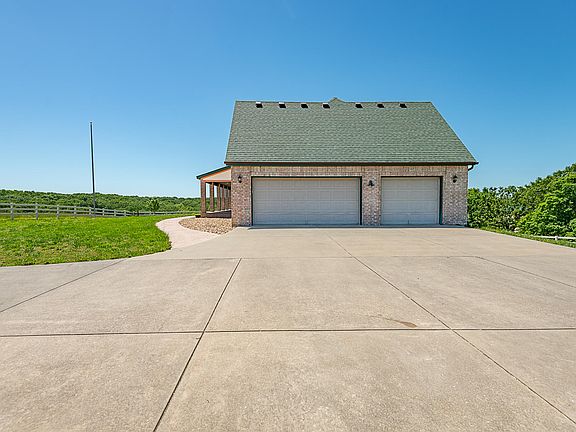 5th image of 449 Greenway Drive