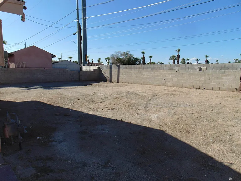 2070 E La Mesa St — Photo 11