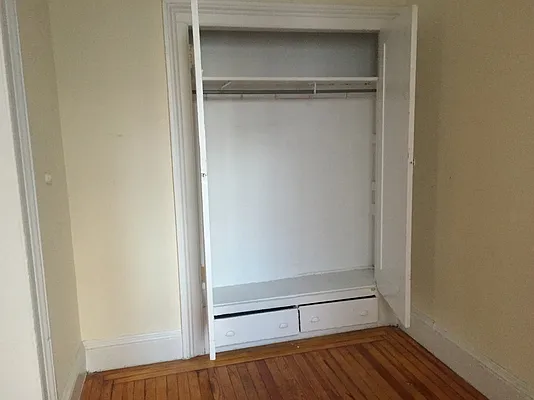Rented by Salon Realty Corp | media 3