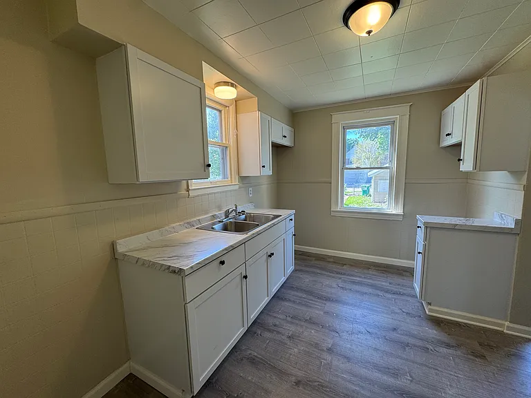 2205 La Salle Ave — Photo 3