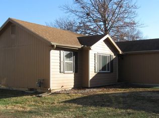 823 S Sycamore St, Ottawa, KS 66067