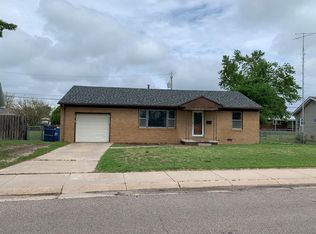 5212 Ridgeway Dr, Great Bend, KS 67530