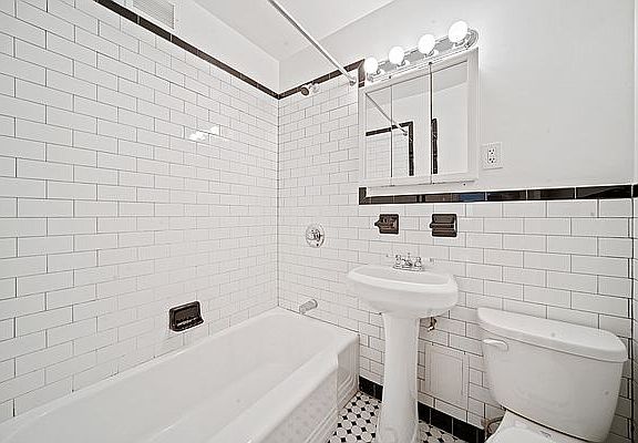 4th image of 207 E 76th St APT 3A