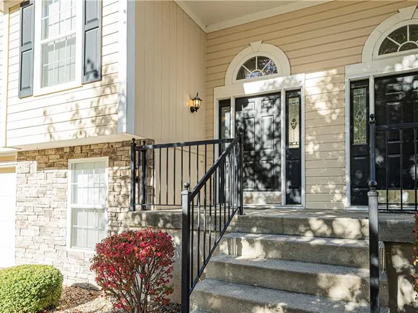 1304 NW Ashley Ln, Grain Valley, MO 64029